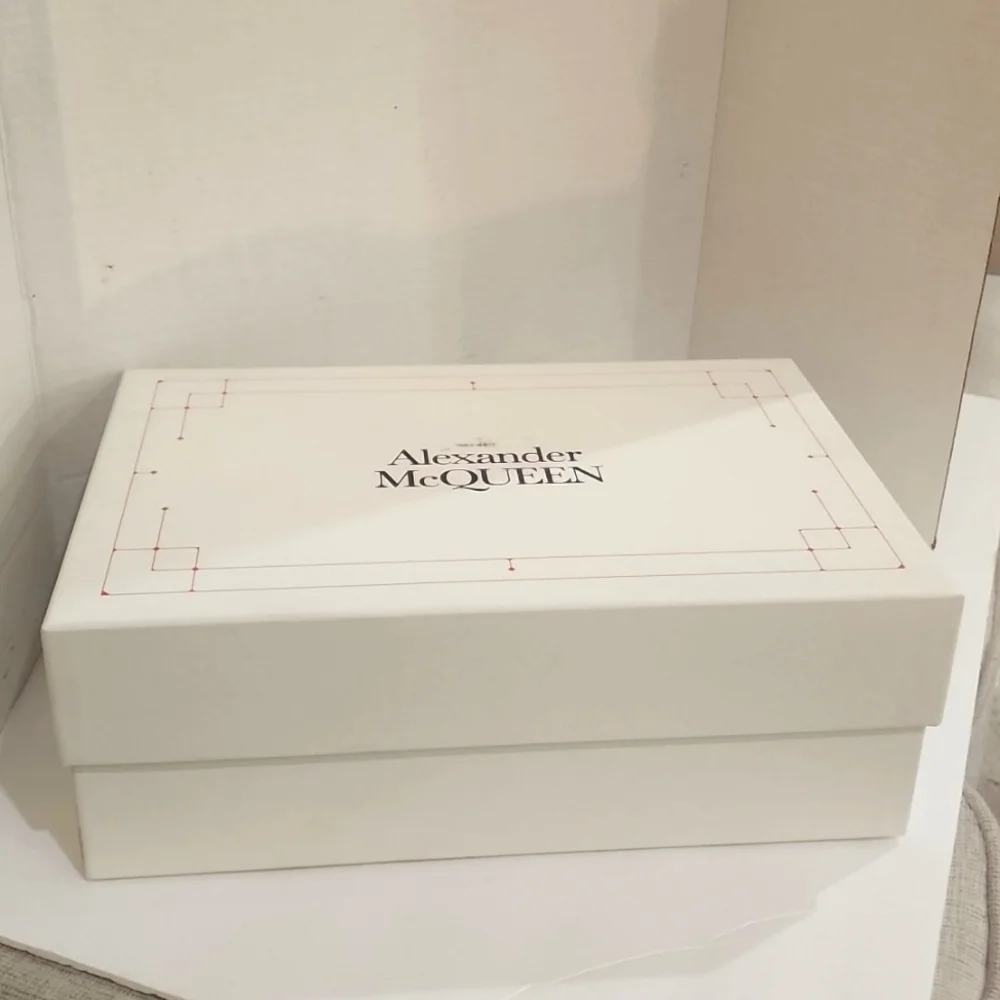 Authentic Alexander McQueen Oversized Spray Flocking Sneakers Men size 8 - Picture 8 of 13